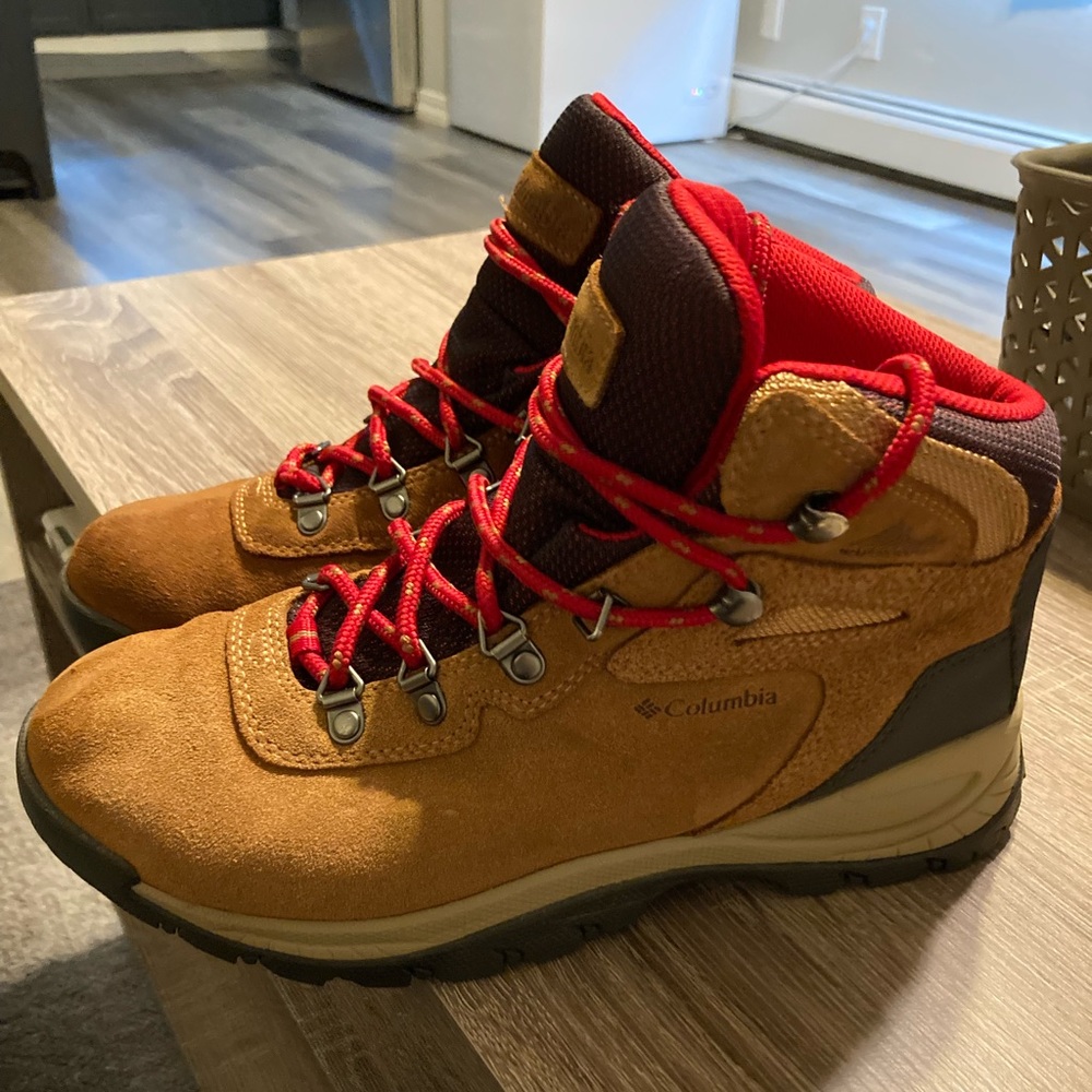Columbia Women’s hiking boots